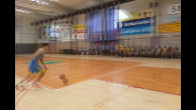 Maxim Marchuk between the legs dunk. Kazakhstan Basketball dunk-off смотреть онлайн