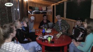 В этой деревне огни не погашены! Гриша Елькин и народный ансамбль "Калина".