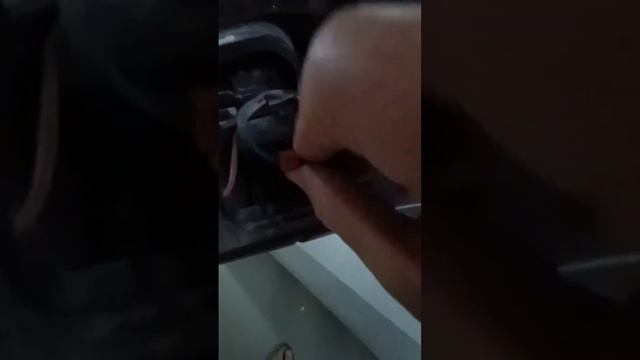 ОТКЛЮЧАЕМ ПИТАНИЕ МОТОРЧИКА БОКОВОГО ЗЕРКАЛА TOYOTA COROLLA 2015 смотреть онлайн