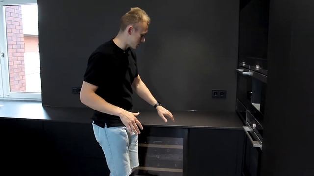 Кухня с электроприводами BLUM servo drive. TOTAL BLACK смотреть онлайн