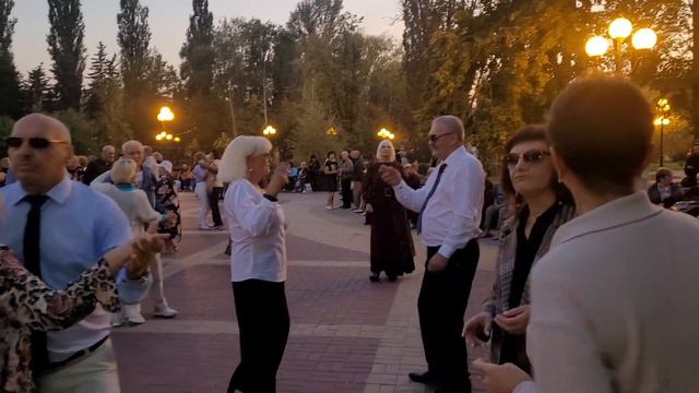 Поёт Александр Энский... 17.09.23 смотреть онлайн