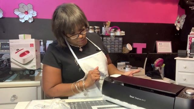 Cricut Explore 2 what you need to cut paper and vinyl смотреть онлайн