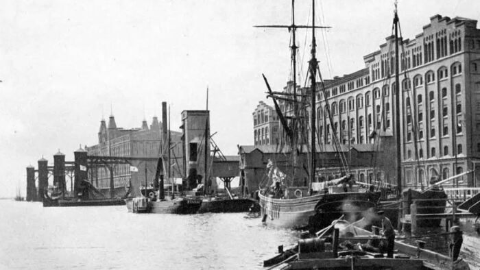 Зачем Сталин забрал именно Кёнигсберг, и что стало с местными немцами смотреть онлайн