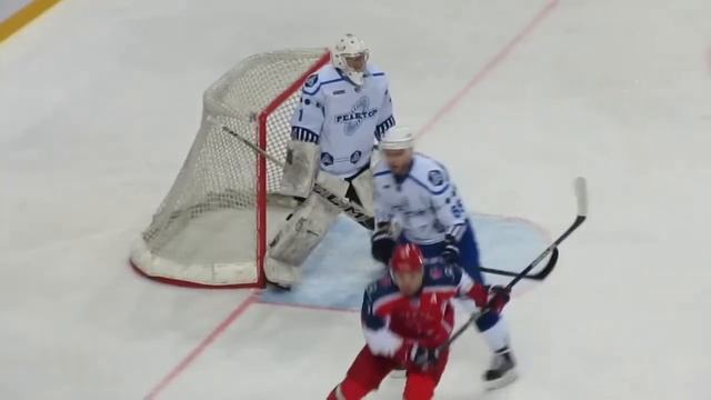 Alexander Samoylov and Roman Golovanov in action during Red Army-Reactor hockey game 04/22/17 смотреть онлайн