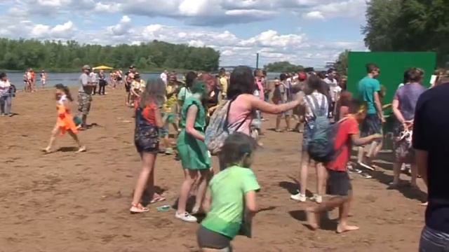 Фестиваль красок. День молодежи в Марксе - 2017 смотреть онлайн