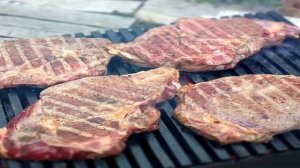 Как правильно приготовить идеальный стейк на даче!