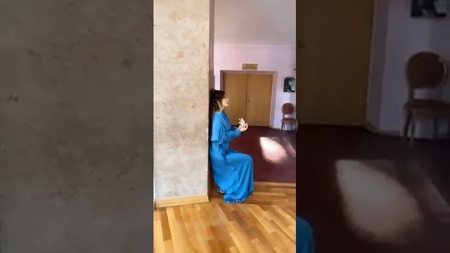 26.09.20 - Анастасия Макеева в фойе театра Моссовета смотреть онлайн