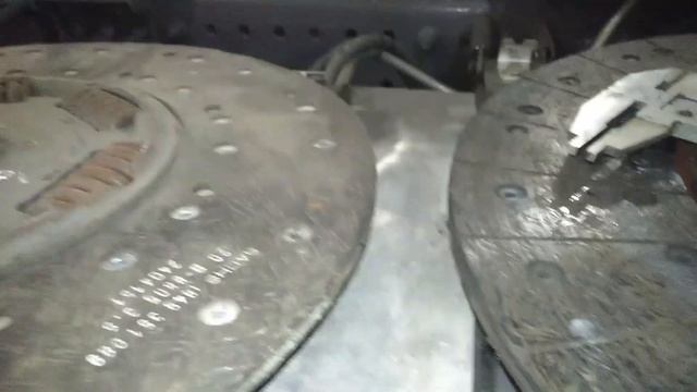 Сороконожка часть 54. Мерседес Актрос 4144к. Снятие КПП, радиатора, компрессора. смотреть онлайн