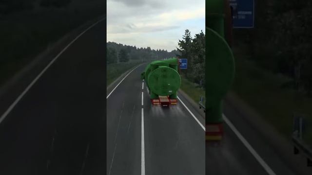 Крупногабаритный груз и плохая погода в ETS2 #shorts смотреть онлайн