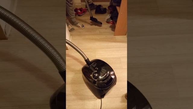 Как звучит поломанный мотор в пылесосе? Сгорел пылесос смотреть онлайн