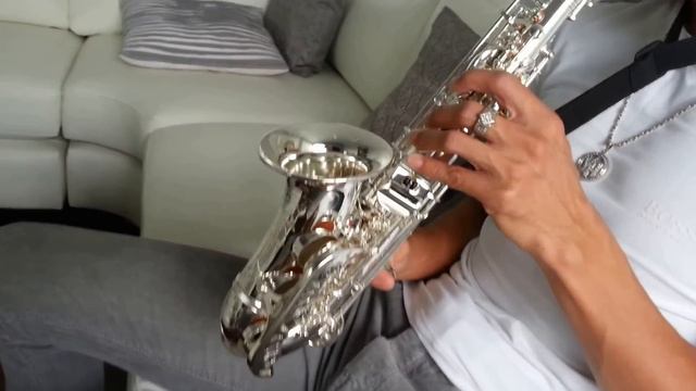 Hoai Phuong - Diem Xua on a new Phil Barone Curved Soprano Sax смотреть онлайн