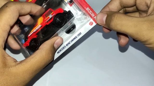 Unboxing hotwheels Mercedes Benz Unimog 1300 смотреть онлайн