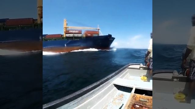 Big ship/boat waves vs small boat Trinidad смотреть онлайн