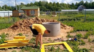 Домик для колодца за 8 тысяч рублей.