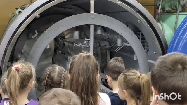 Поездка на фабрику ёлочных игрушек "Иней". Наши впечатления и покупки. смотреть онлайн