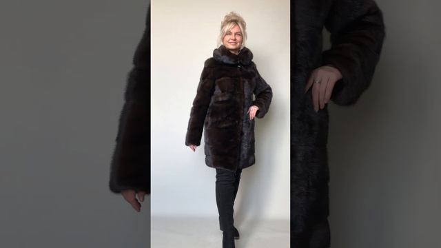 Шуба норка тм Koketka поперечка с капюшоном р.42-44 в отличном состоянии за 23500 ₽ /11739/ смотреть онлайн