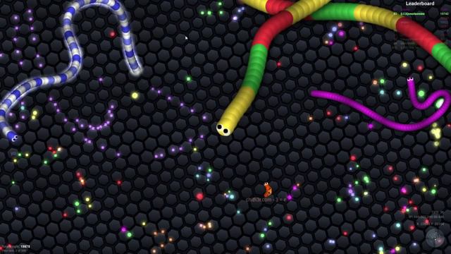 СЛИЗЕРИО НАБЕРЁМ 1000000 #61 ОТКУДА Я ЗНАЮ ДАШУ ПУТЕШЕСТВЕННИЦУ?! SLITHER.IO смотреть онлайн