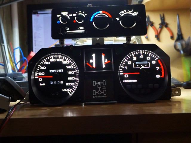 Mitsubishi Pajero 2 приборка, печка и плафоны смотреть онлайн