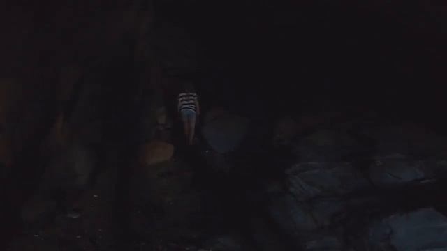 Exploring Caves & Jumping Waves смотреть онлайн