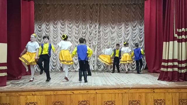 МБУК КДЦ Самарский, Ансамбль народного танца "Сударушка" - Финский танец " Полька-парочка" смотреть онлайн