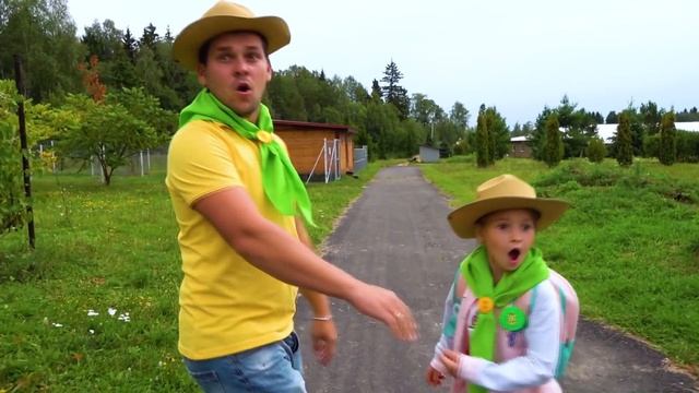 София с папой играют на ферме и делают цветную пену смотреть онлайн