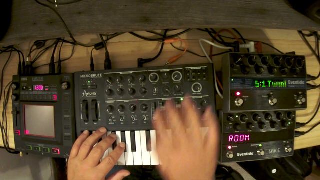 Arturia Microbrute - Piano and Organ Sounds смотреть онлайн