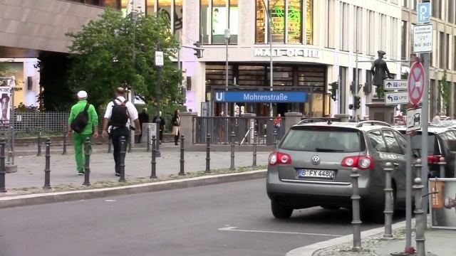 Шоколад. Chocolate. Конфеты. Sweet. Берлин. Berlin. Разрезаем конфету. Candy. [ Микки Сладкоежка смотреть онлайн