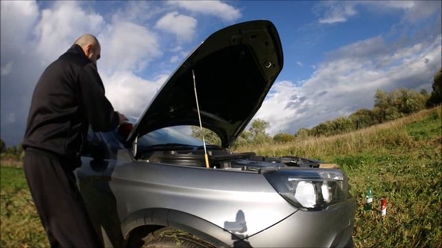 Lada Vesta SW CROSS заливаю капот мовилем...ЗАЧЕМ??? смотреть онлайн