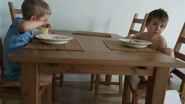 Январь 2019. Едят макароны. смотреть онлайн