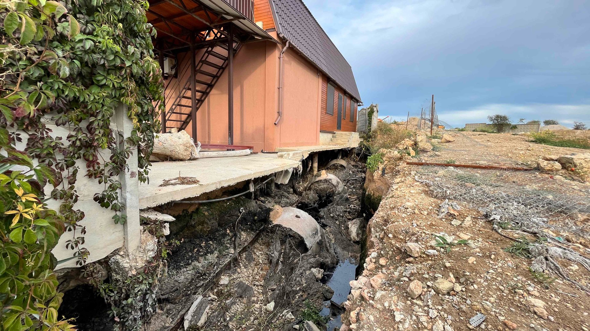 Река ФЕКАЛИЙ в Севастополе -ЛИКВИДИРОВАНА! Что скрывают Дикие пляжи Голубой Бухты ?!Севастополь 2022 смотреть онлайн