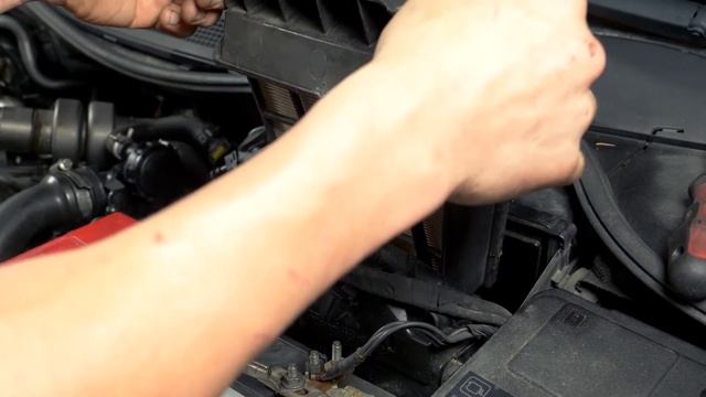 Changer le Filtre à air MEGANE 2 1.6 16V ? смотреть онлайн