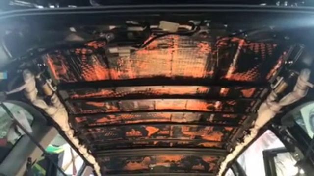 После нанесения виброизоляции, жесткость крыши Тойота Хайлендер стала выше, а значит будет тише смотреть онлайн