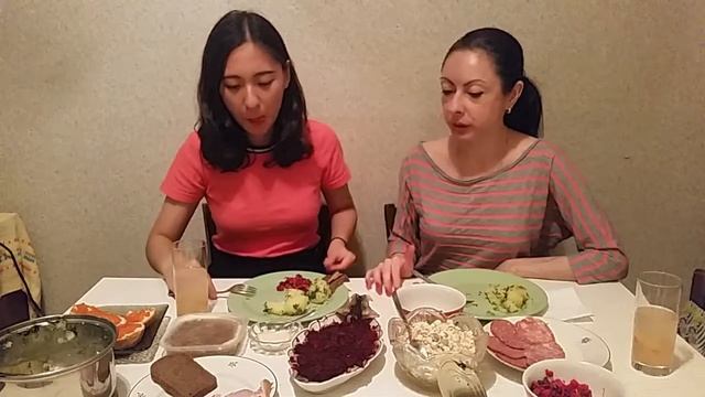 Тайванька пробует русскую еду!! Часть 1
