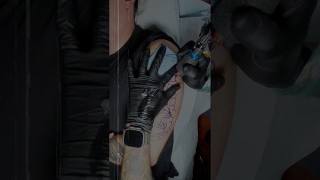 Custom Pirate Ship Tattoo ?☠️ #sandiegotattooartist #sandiegotattooer #traditionaltattoo смотреть онлайн