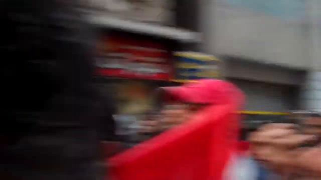 Child leading chants in Talaat Harb طفلة تقود الهتاف في طلعت حرب смотреть онлайн