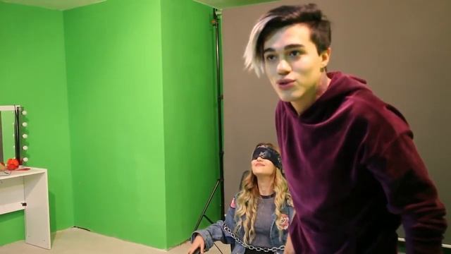 KIZ SEVGİLİME KIŞKIRTMA! (AĞLADI) смотреть онлайн