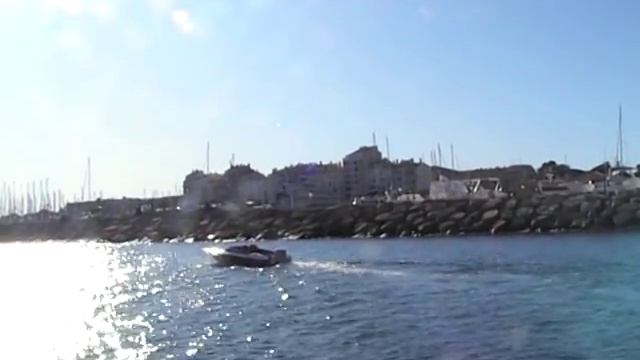 RING 18 mit Suzuki DT 140 PS 4-Zylinder Reihenmotor im Yachthafen von Hyeres смотреть онлайн