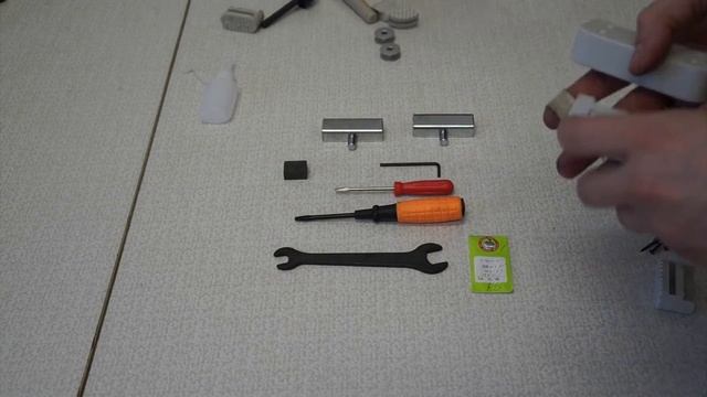 Сбор промышленной швейной машины Aurora A-8600H. Часть 1.1: распаковка мелочи из коробки "головы" смотреть онлайн