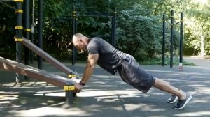 Street workout.Тренировка на улице Денис Семенихин.
