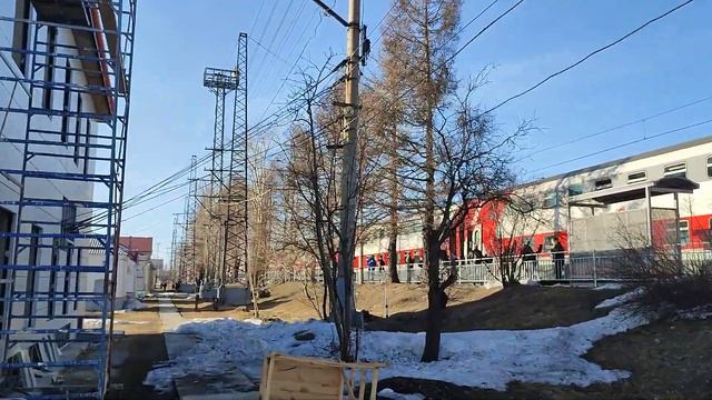 Поезд №22, из Питера, прибыл на станцию Апатиты! Стоянка поезда-10 минут! Приятного вам просмотра! смотреть онлайн