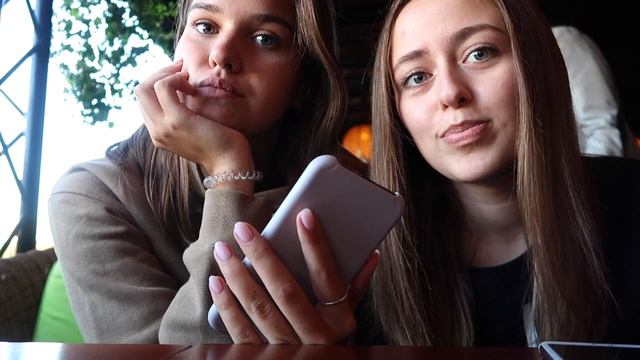 ПЫТАЮСЬ ЖИТЬ НА 100 РУБЛЕЙ 24 часа // vlog смотреть онлайн