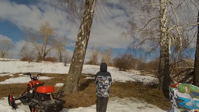 Прокатились на снежиках с детьми. Итог два сломанных снегохода :( смотреть онлайн