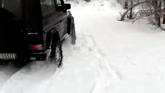 Mercedes G500 in snow смотреть онлайн