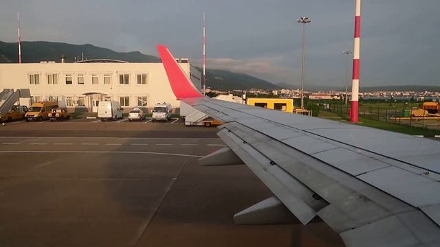 Взлет из Геленджика Boeing 737-800 Смартавиа смотреть онлайн