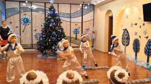 Старшая группа танец Снеговиков