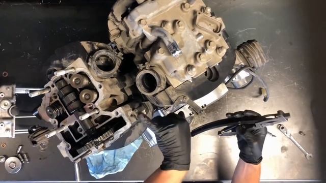 Honda Shadow VT1100 ( VT750 ) - снятие головки и блока цилиндра верхней части двигателя смотреть онлайн