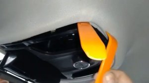 CHERY TIGGO 4 - передней плафон освещения. Снимаем, изучаем, ставим на место.