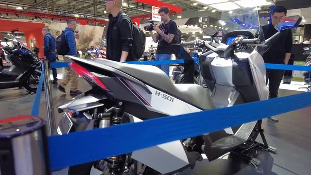 Présentation du stand et des nouveautés Zontes à l'EICMA 2023 смотреть онлайн