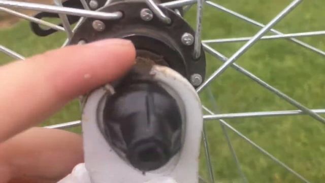 Как снять переднее колесо с велика? смотреть онлайн