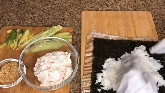 Роллы с Крабовыми Палочками и Сливочным Сыром! Очень вкусно! Cream Cheese and Crab Sushi Rolls!